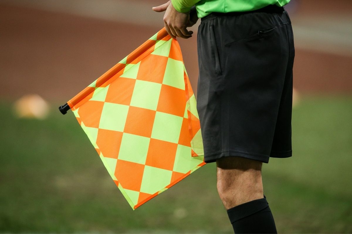 Can A Linesman Call A Penalty In Soccer?