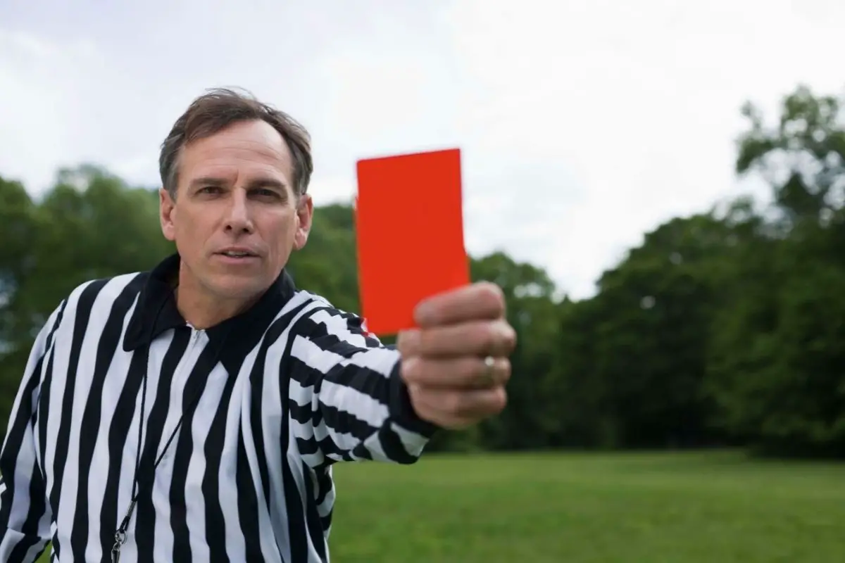 Can A Referee Get A Red Card In Soccer