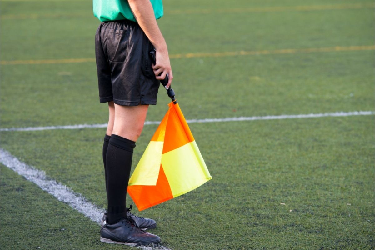 How to Become a Teenage Youth Sports Referee in 5 Easy Steps