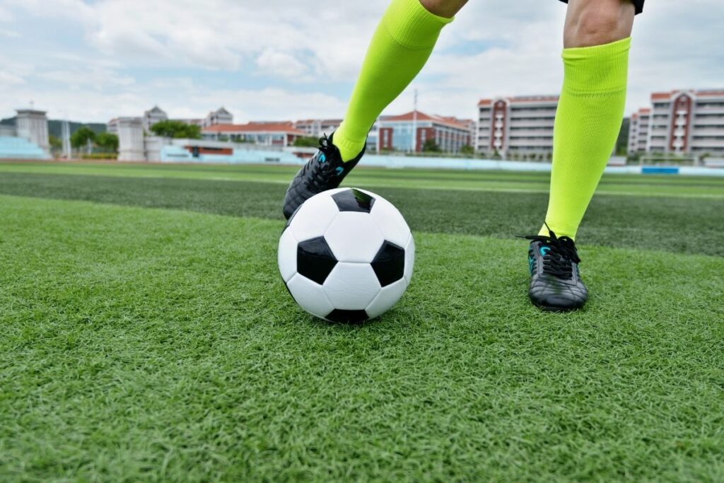 Soccer Kick Off Rules Everything You Need To Know The Whistle Line 4024
