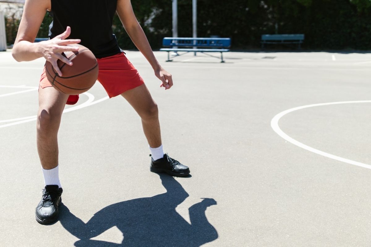 what-is-a-double-dribble-in-basketball-the-whistle-line